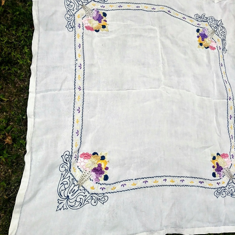 Hand Embroidery Vintage Tablecloth - Picture 2 of 8